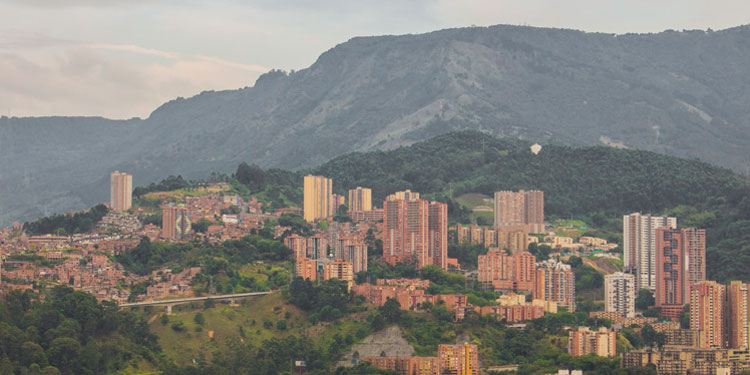 Merece la pena visitar el Pueblito Paisa de Medellín