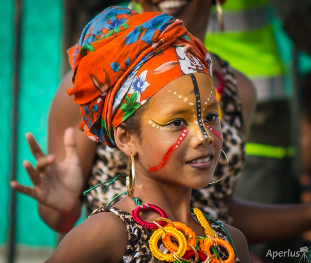 Carnaval de Barranquilla niña con la cara pintada