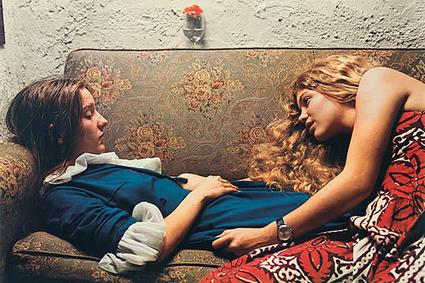two woman on couch, color photo by William Eggleston